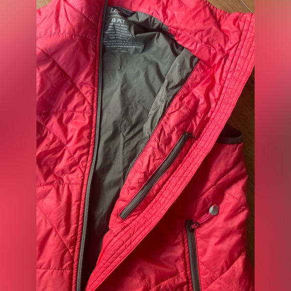 L.L. Bean Primaloft packable vest in pink and gray, XSP - Picture 7 of 7
